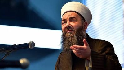 Cübbeli Ahmet olarak bilinen Ahmet Mahmut Ünlü, CNN Türk ekranlarında