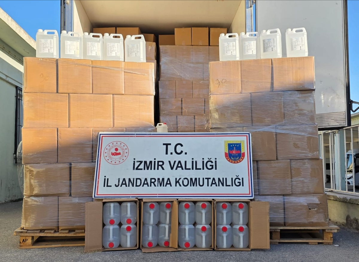 İzmir İl Jandarma Komutanlığı ekipleri, halk sağlığını tehdit eden kaçak