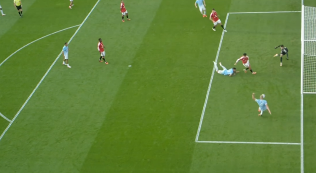 Premier Lig'de Manchester derbisinin ardından hakem skandalı patlak verdi! İngiltere