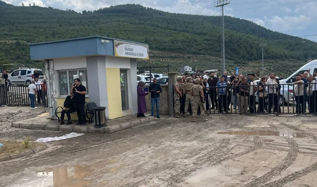 Osmaniye'de Farabi Anadolu Lisesi çevresinde meydana gelen silahlı saldırıda bir