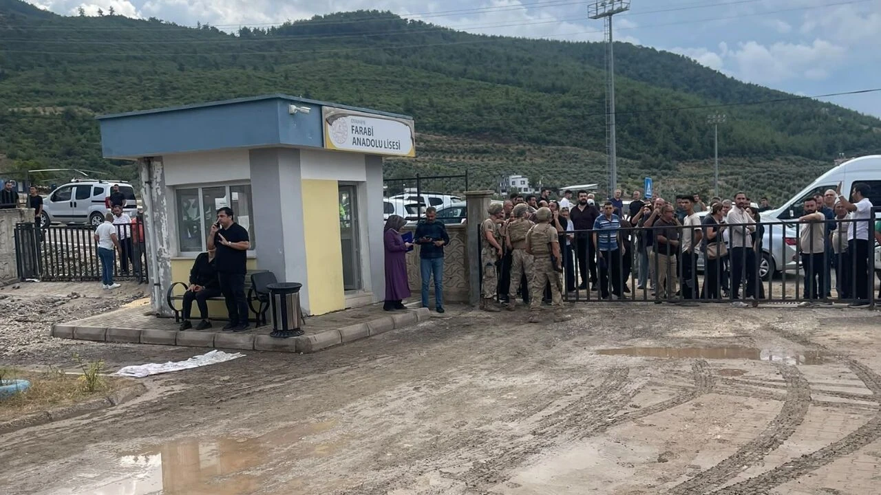 Osmaniye'de Farabi Anadolu Lisesi çevresinde meydana gelen silahlı saldırıda bir