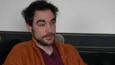 Ünlü Fransız oyuncu ve yönetmen Arnaud Denis, geçirdiği fıtık ameliyatı