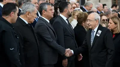 YENİ Parti Genel Başkanı Özgür Özel ile CHP Genel Başkanı