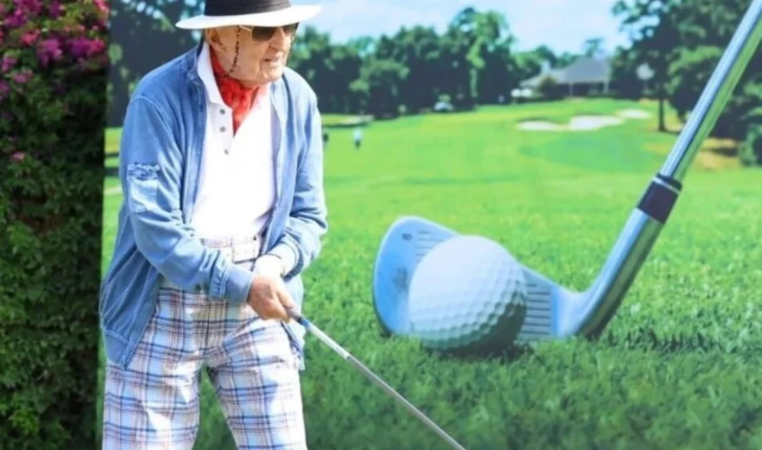 Koç Holding Onursal Başkanı Rahmi Koç, katıldığı golf etkinliğindeki renkli