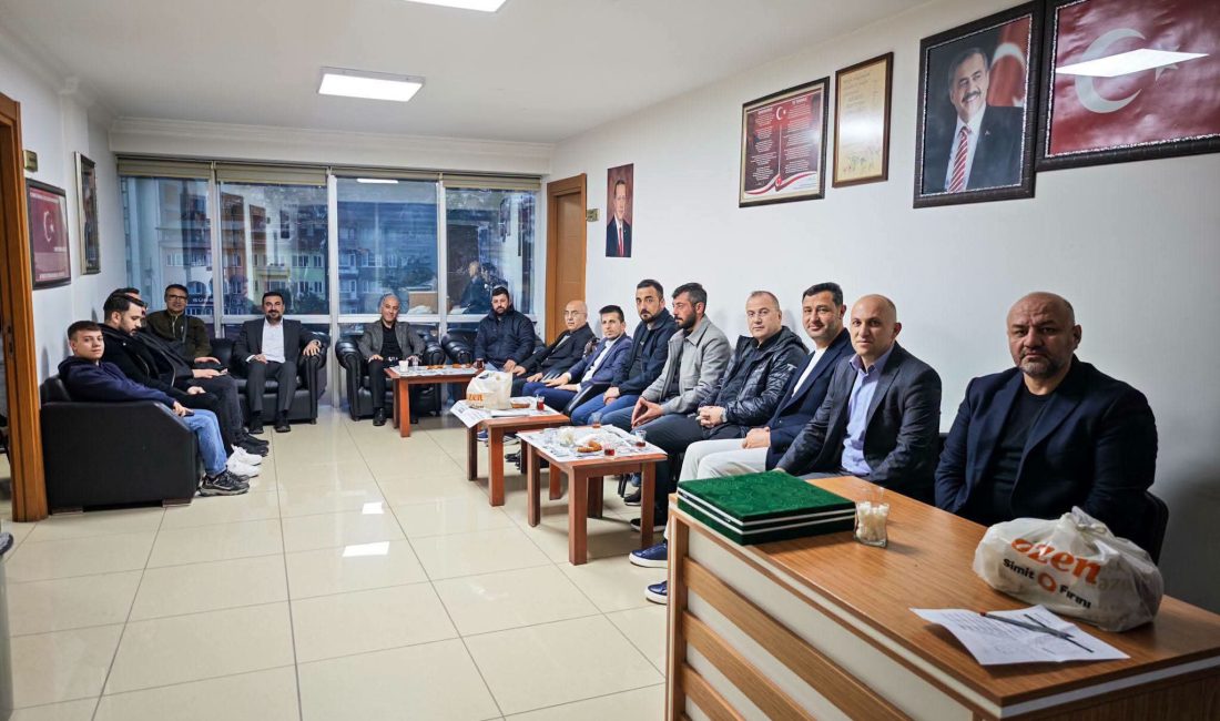 AK Parti Afyonkarahisar İl Başkanı Dr. Özgür Kavak, İl Başkanlığında