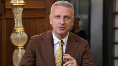 Oktay Saral, yaklaşık 10 yıldır sürdürdüğü Cumhurbaşkanlığı Başdanışmanlığı görevinden kendi