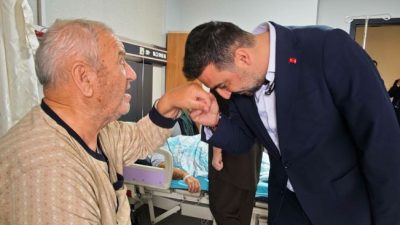 AK Parti Afyonkarahisar İl Başkanı Dr. Özgür Kavak, beraberindeki il