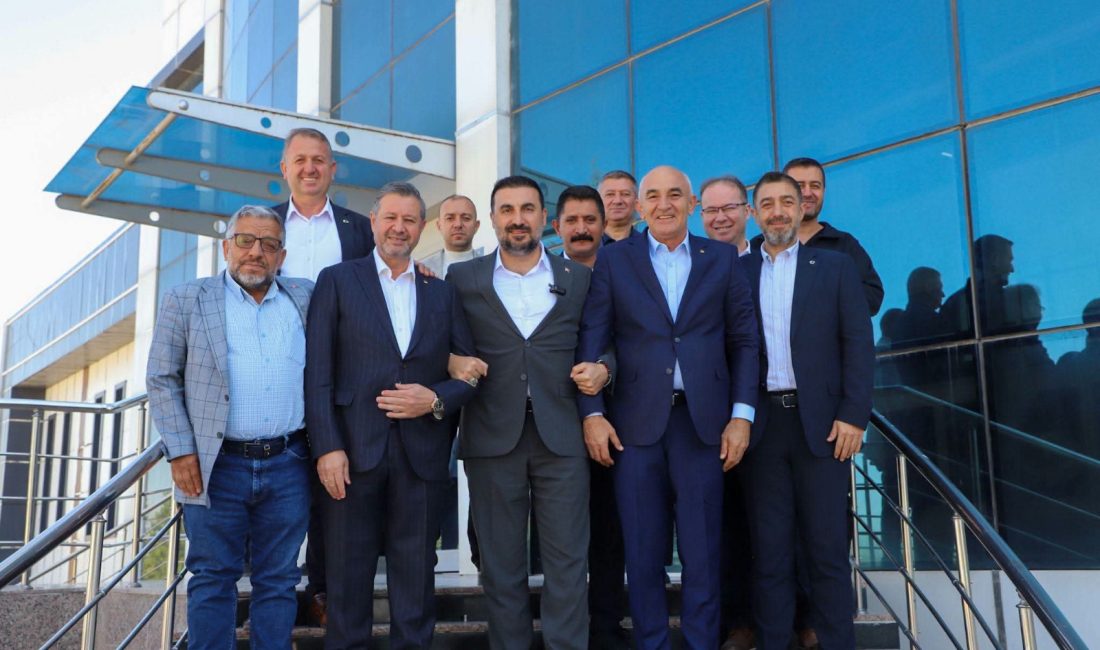 AK Parti Afyonkarahisar İl Başkanı Dr. Özgür Kavak ve yönetim