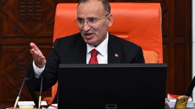 AK Parti Şanlıurfa Milletvekili ve TBMM Başkanvekili Bekir Bozdağ, sağlık