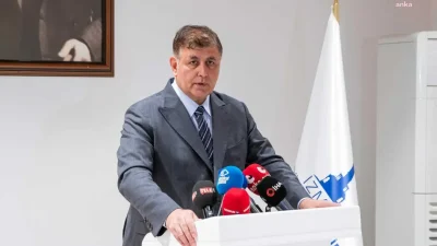 Plastik cerrahi uzmanlığından İzmir Büyükşehir Belediye Başkanlığı’na uzanan kariyeriyle dikkat