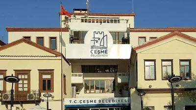 İzmir’in Çeşme Belediyesi’ne yönelik düzenlenen yolsuzluk operasyonunda sıcak bir gelişme
