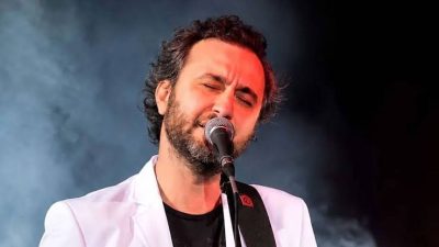 "Zor", "Mühürlü Kaderim", "Sen Gibi" ve "Efkarlıyım" gibi unutulmaz şarkılarıyla