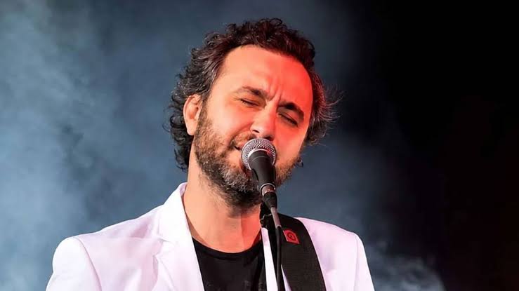 "Zor", "Mühürlü Kaderim", "Sen Gibi" ve "Efkarlıyım" gibi unutulmaz şarkılarıyla
